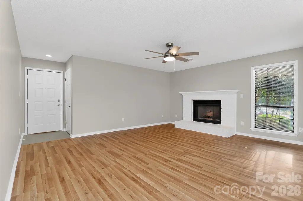 5862 Harris Grove Lane Charlotte NC 28212