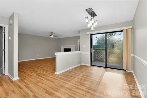 5862 Harris Grove Lane Charlotte NC 28212