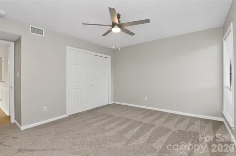 5862 Harris Grove Lane Charlotte NC 28212