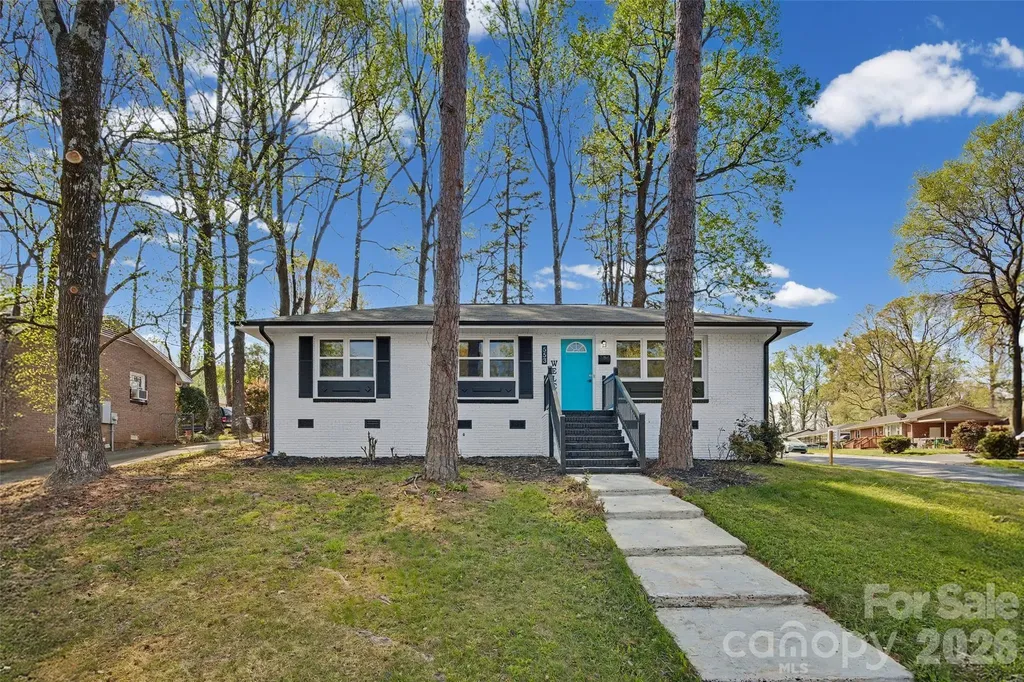 553 Derrydowne Drive Charlotte NC 28213