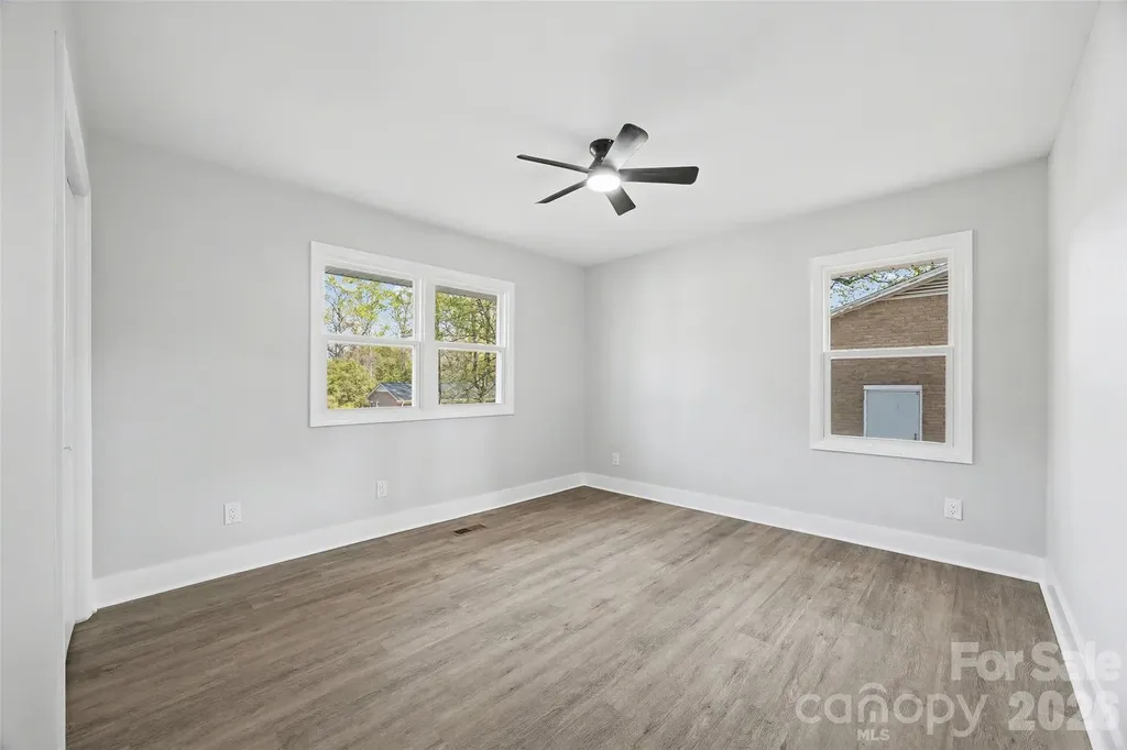 553 Derrydowne Drive Charlotte NC 28213