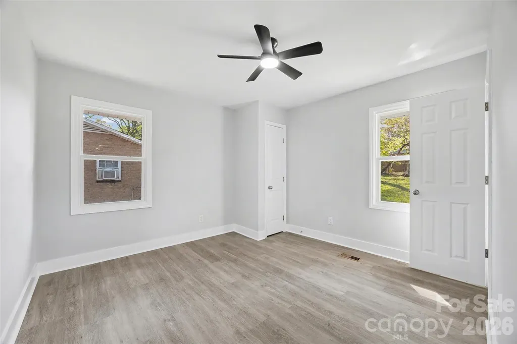 553 Derrydowne Drive Charlotte NC 28213