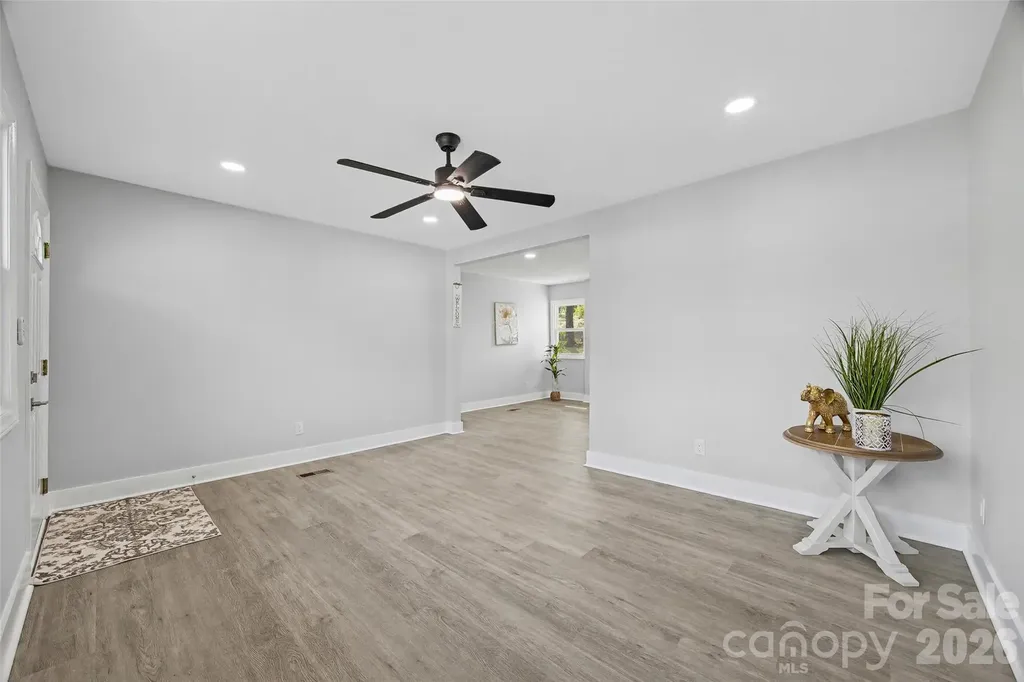 553 Derrydowne Drive Charlotte NC 28213