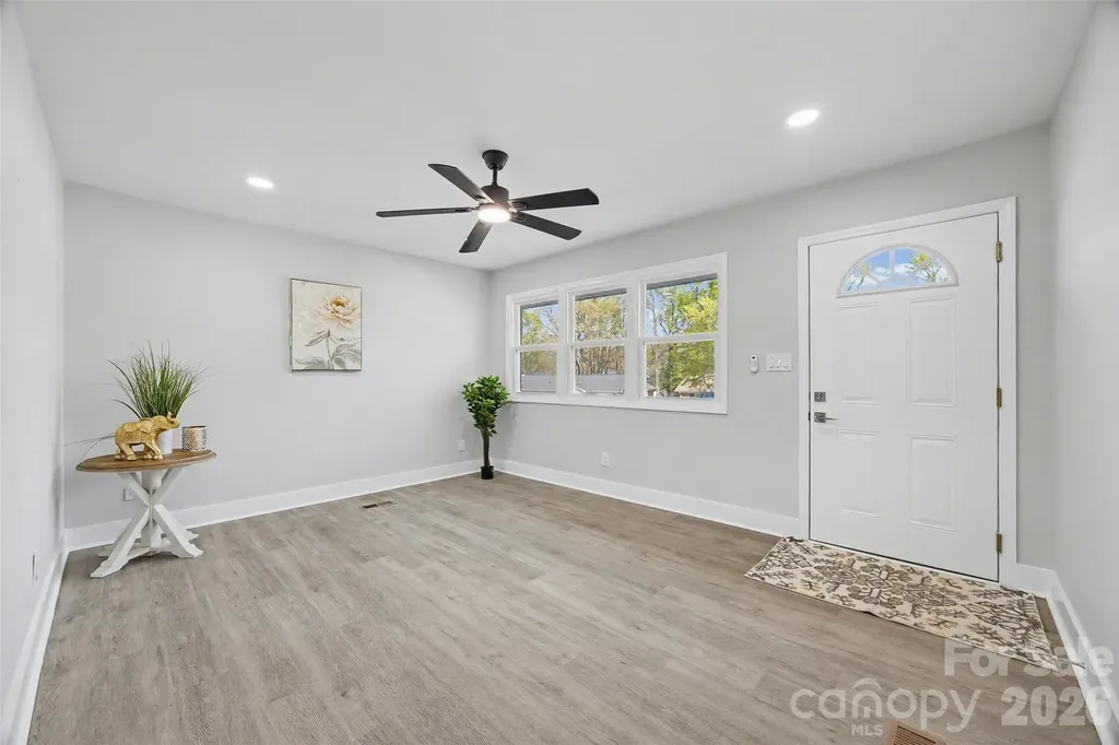 553 Derrydowne Drive Charlotte NC 28213