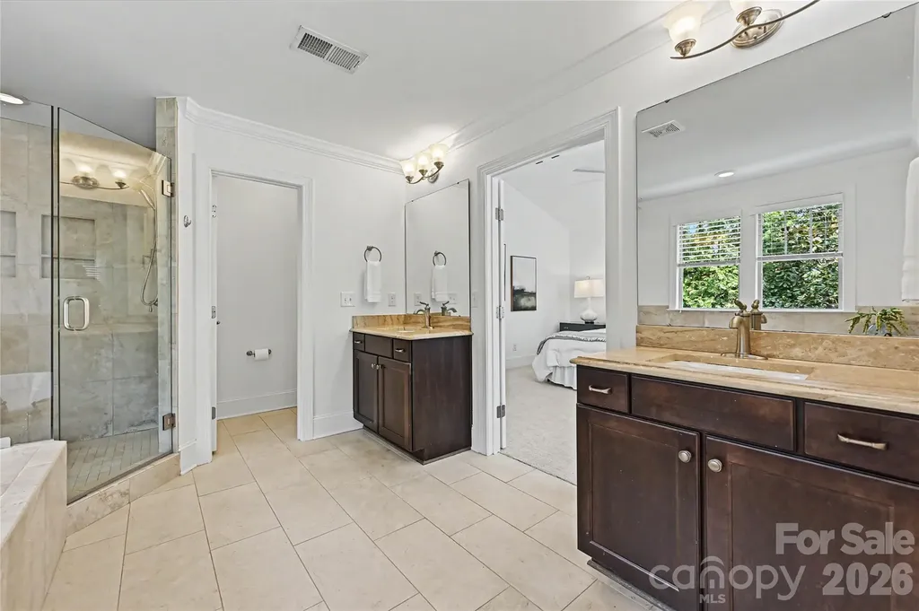 1102 Yale Place Charlotte NC 28209