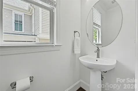 1102 Yale Place Charlotte NC 28209