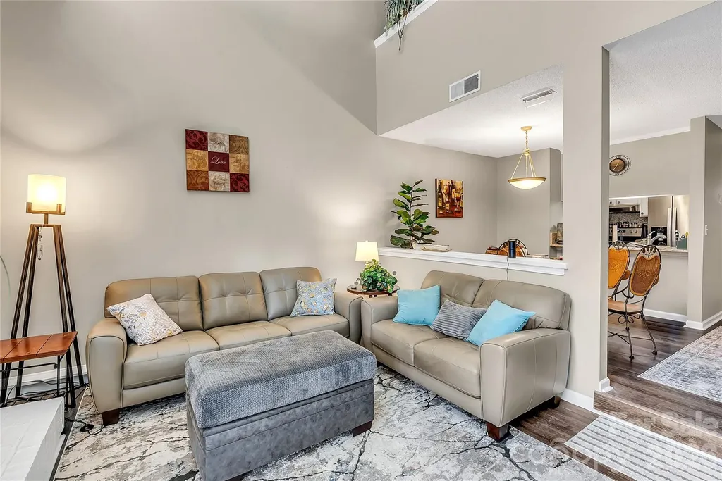 8073 Charter Oak Lane Charlotte NC 28226