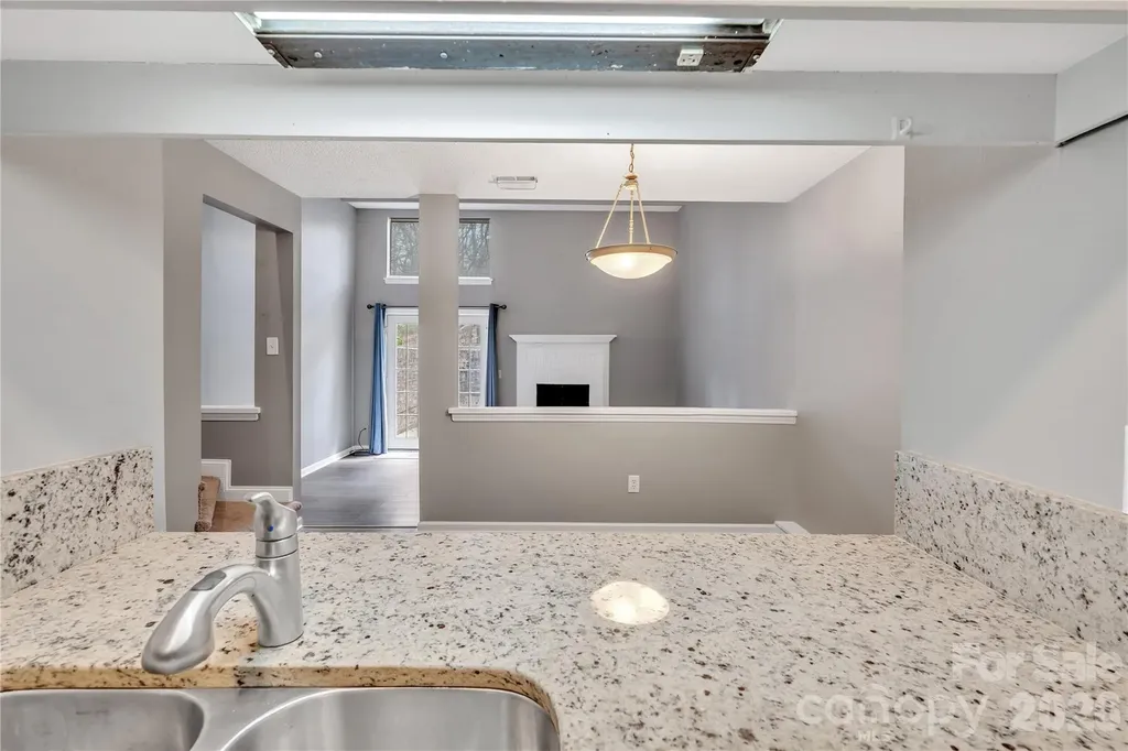 8073 Charter Oak Lane Charlotte NC 28226