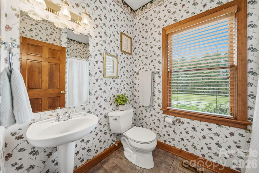 3330 Shamrock Heights Hudson NC 28638