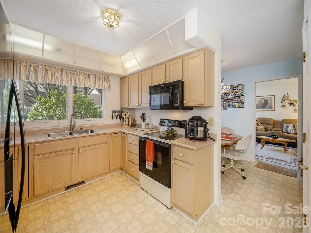 206 Black Oak Lane Hendersonville NC 28791