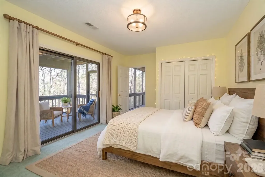 206 Black Oak Lane Hendersonville NC 28791