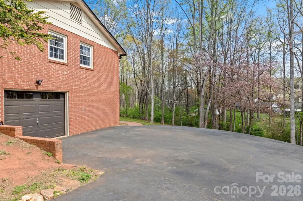 218 Misty Court King NC 27021