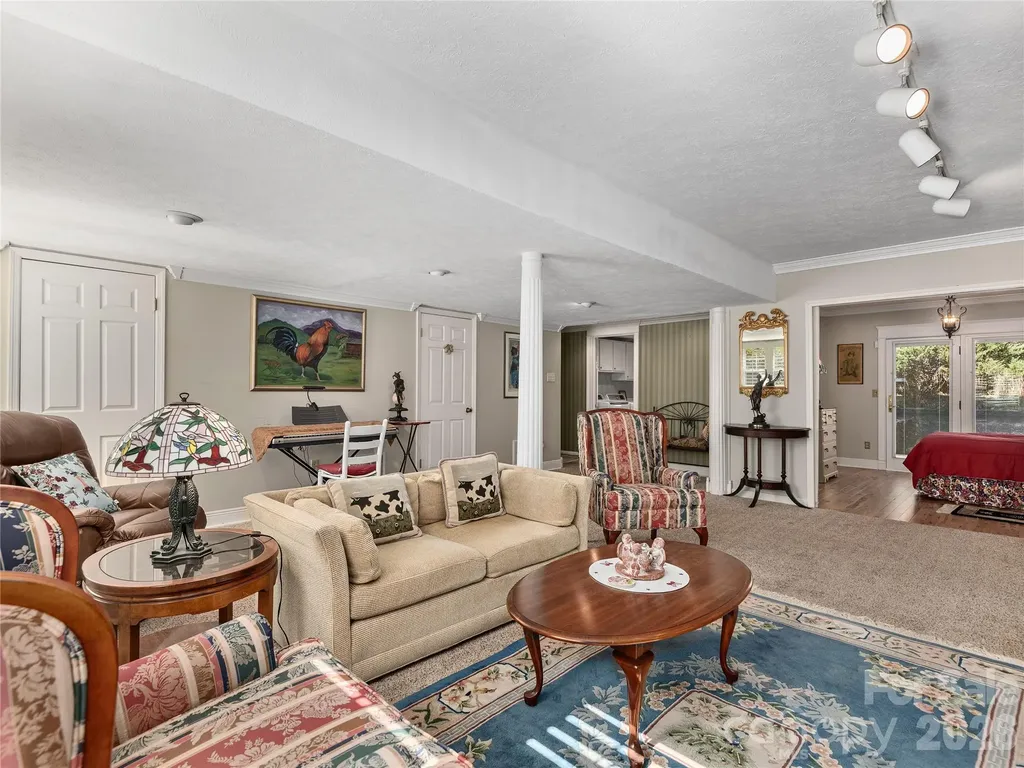 142 Twin Lakes Drive Candler NC 28715