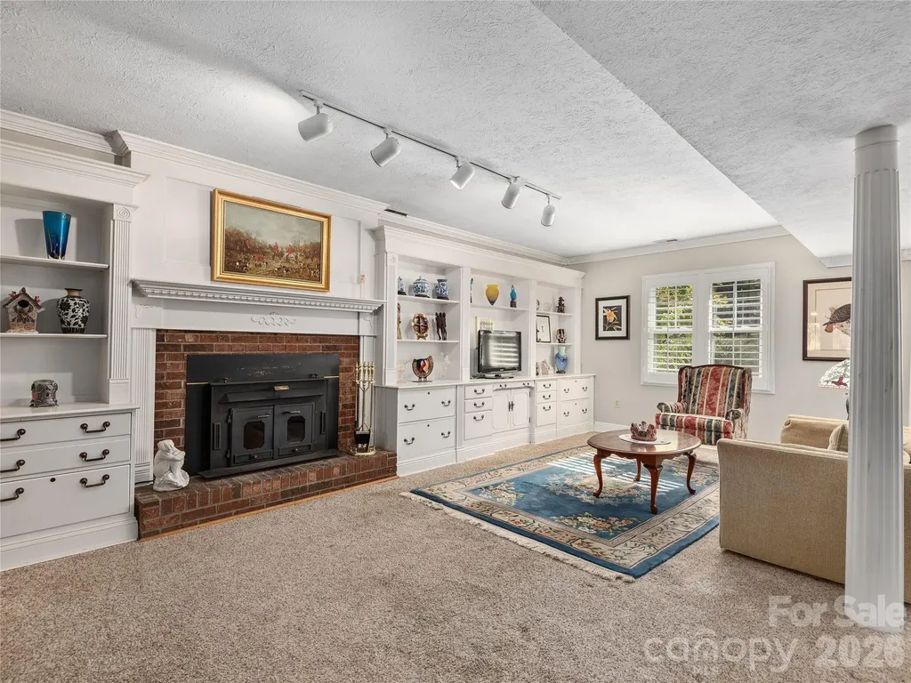 142 Twin Lakes Drive Candler NC 28715