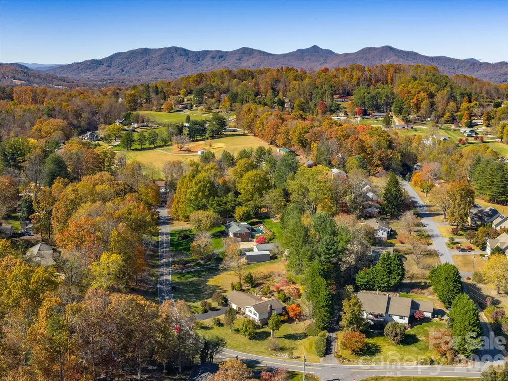 142 Twin Lakes Drive Candler NC 28715