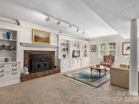 142 Twin Lakes Drive Candler NC 28715