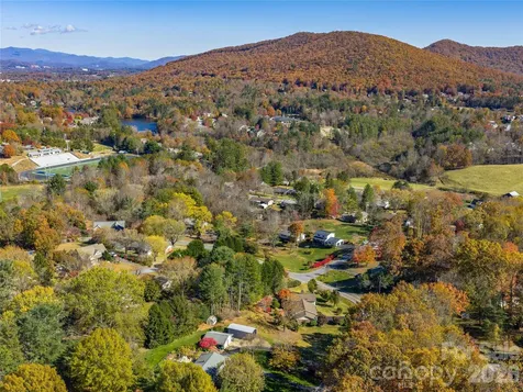 142 Twin Lakes Drive Candler NC 28715