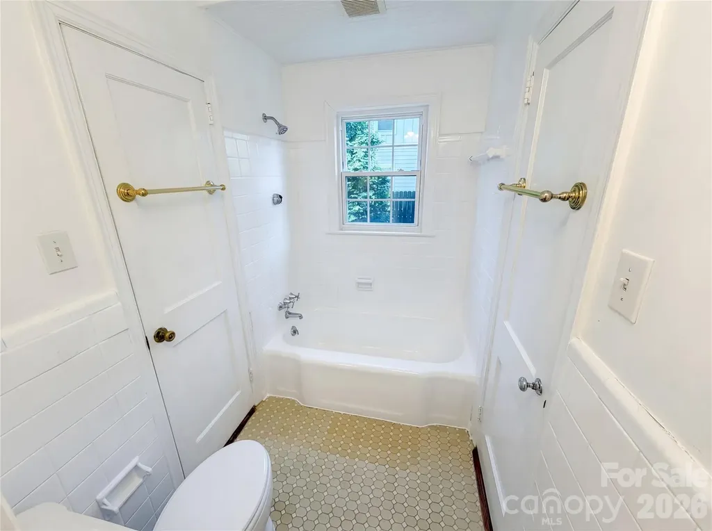 4467 Woodlark Lane Charlotte NC 28211
