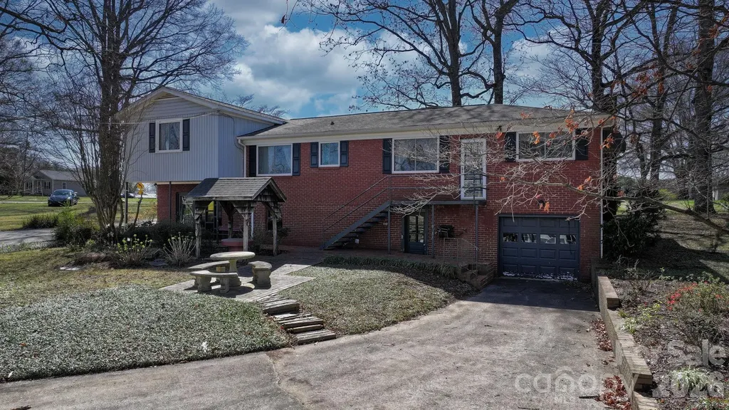 3335 25th Avenue NE Hickory NC 28601