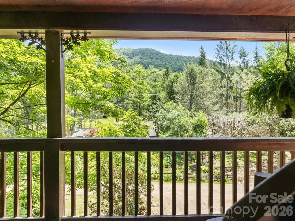 170 Mountain Farm Road Burnsville NC 28714