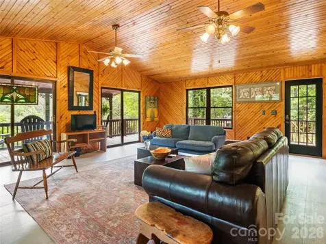 170 Mountain Farm Road Burnsville NC 28714