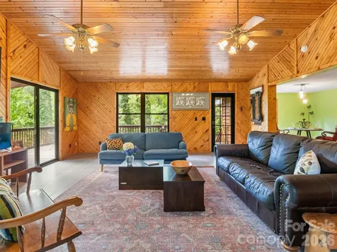 170 Mountain Farm Road Burnsville NC 28714