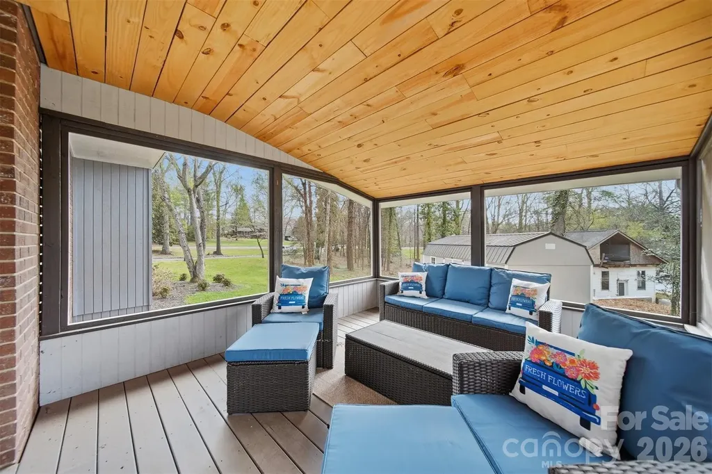 1300 Laurel Street NE Valdese NC 28690
