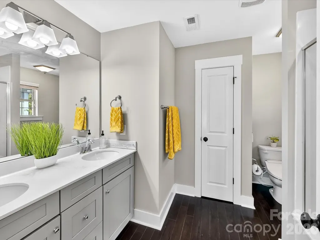 2718 Tranquil Oak Place Charlotte NC 28206