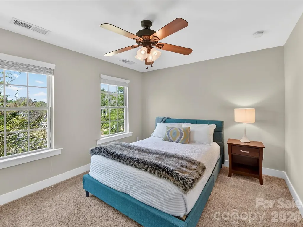 2718 Tranquil Oak Place Charlotte NC 28206
