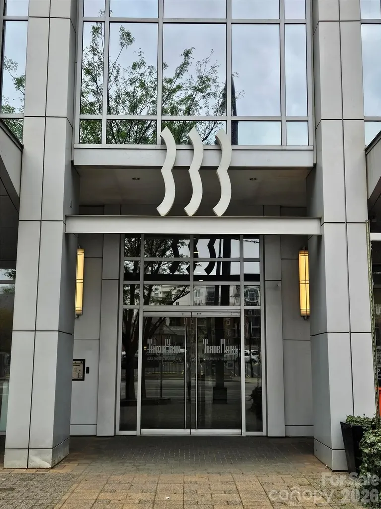 333 W Trade Street Charlotte NC 28202