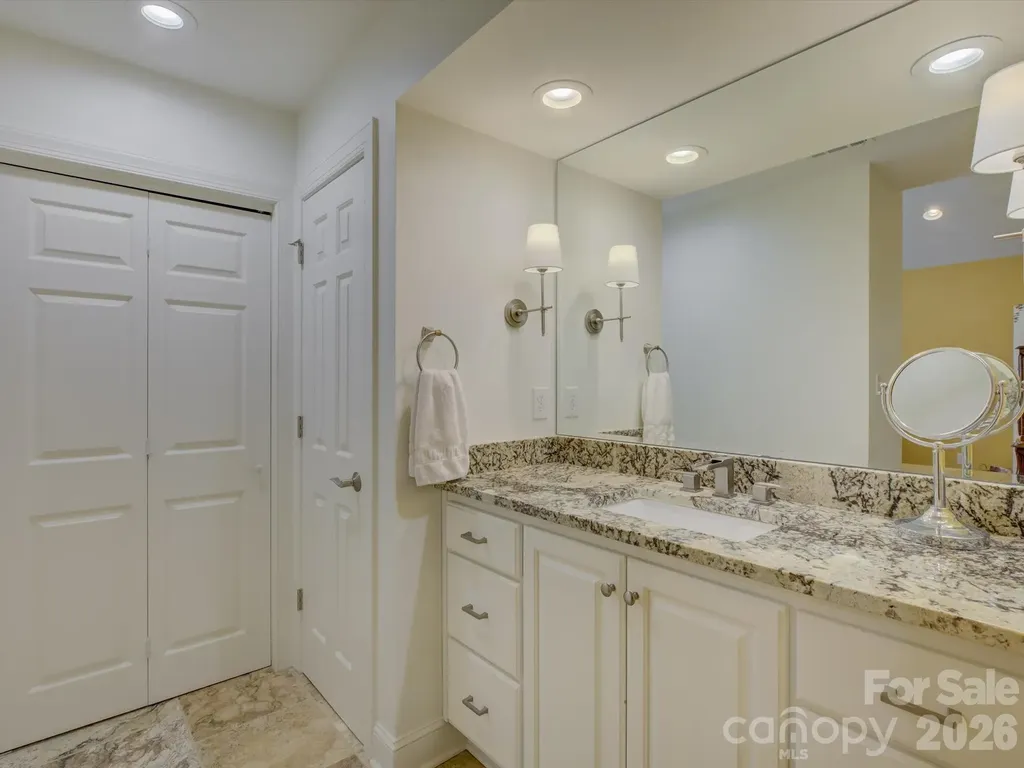 8905 Challis Hill Lane Charlotte NC 28226