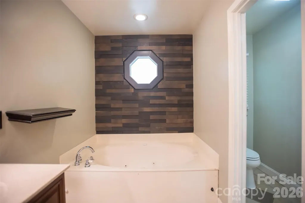 1002 Windsor Drive Asheville NC 28803