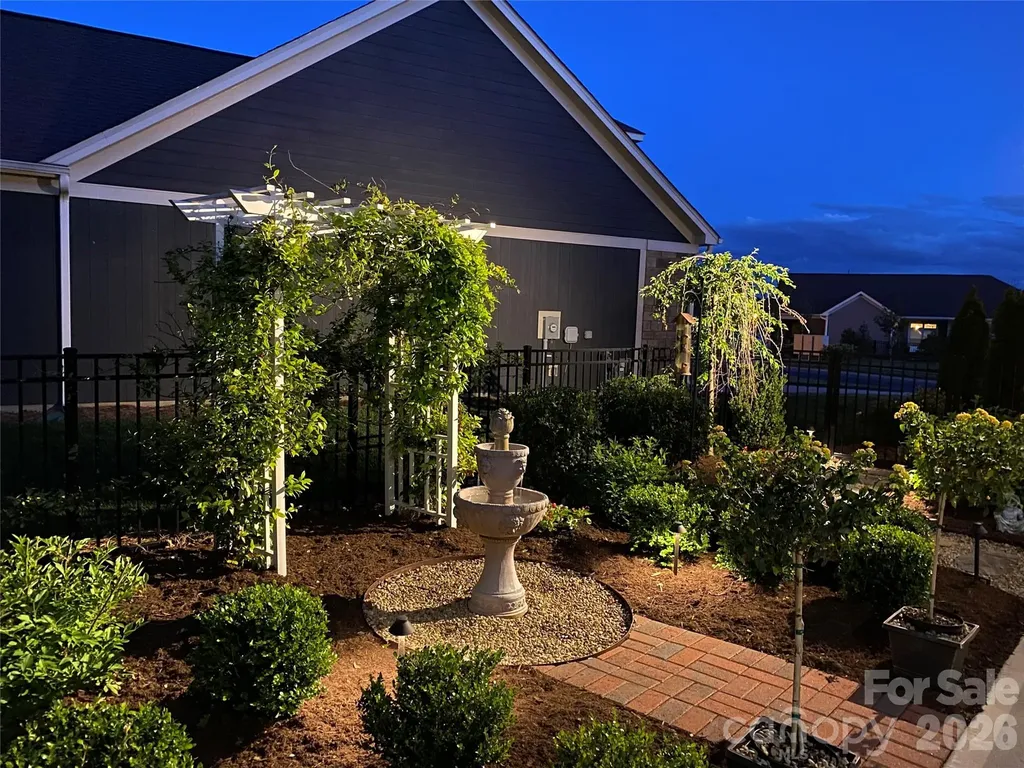 1180 Avalon Place Matthews NC 28104