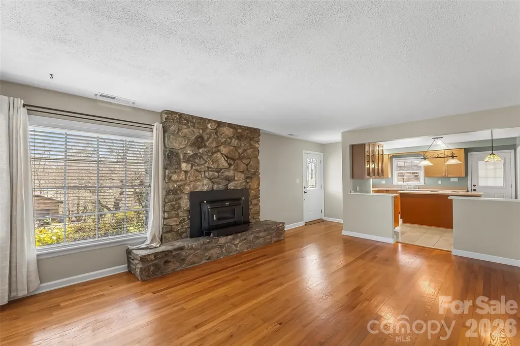 10 Woodmont Drive Asheville NC 28806