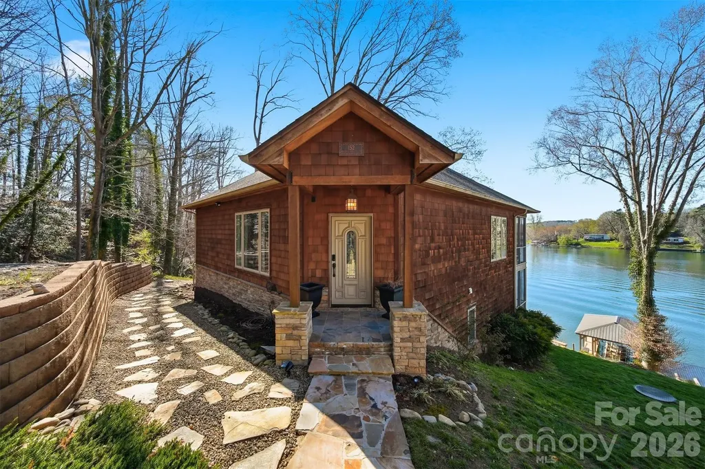 152 Bridge Pointe Lane Hickory NC 28601