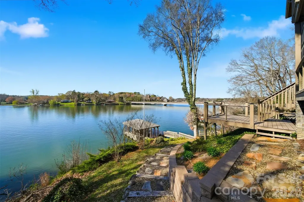 152 Bridge Pointe Lane Hickory NC 28601
