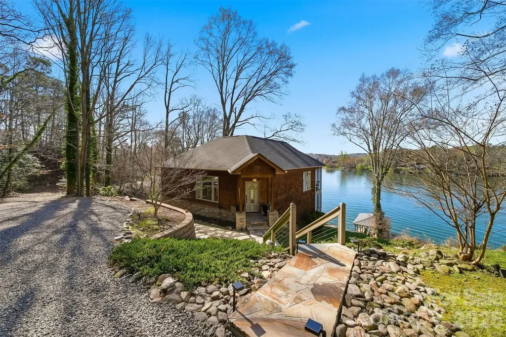 152 Bridge Pointe Lane Hickory NC 28601