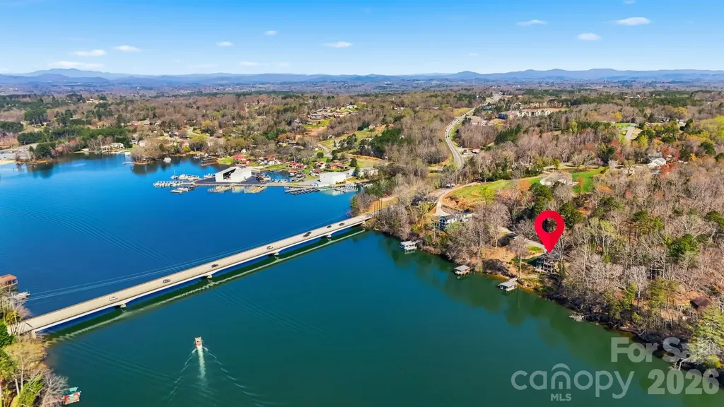 152 Bridge Pointe Lane Hickory NC 28601