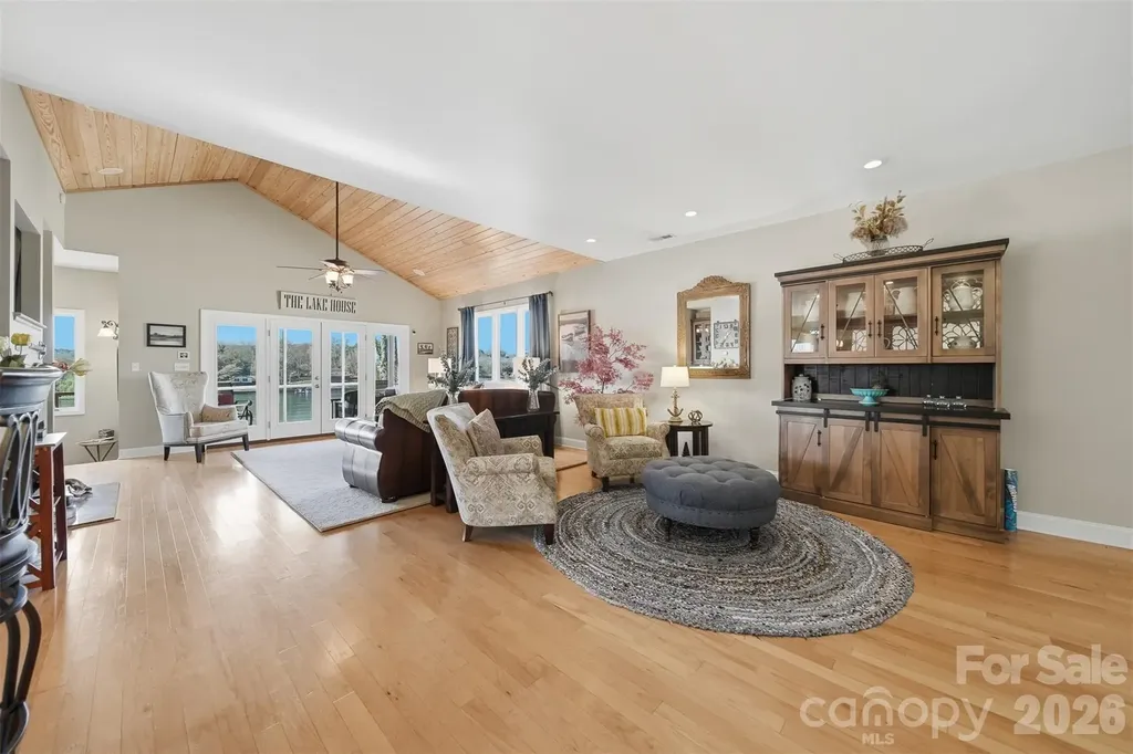 152 Bridge Pointe Lane Hickory NC 28601