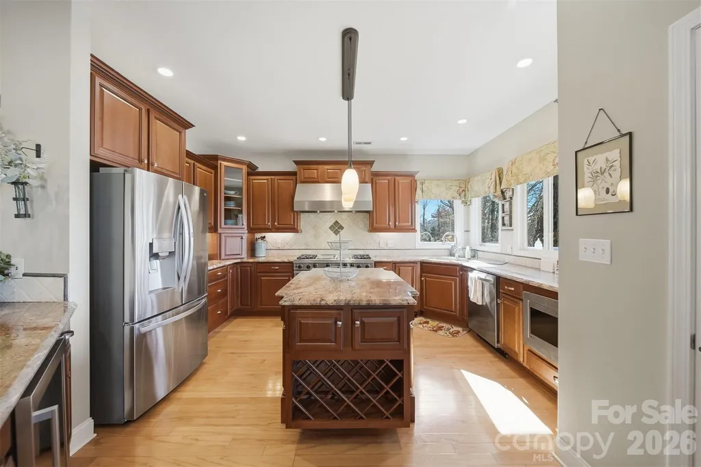 152 Bridge Pointe Lane Hickory NC 28601
