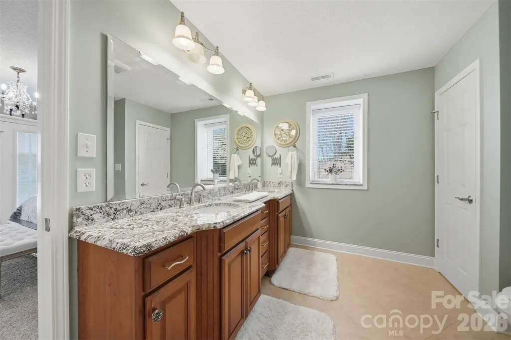 152 Bridge Pointe Lane Hickory NC 28601
