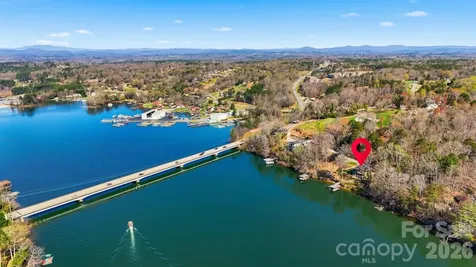 152 Bridge Pointe Lane Hickory NC 28601