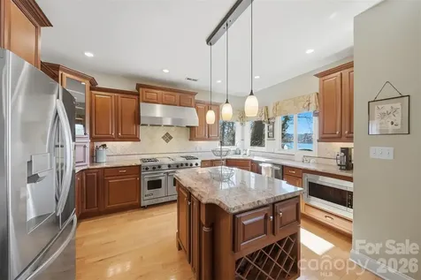 152 Bridge Pointe Lane Hickory NC 28601