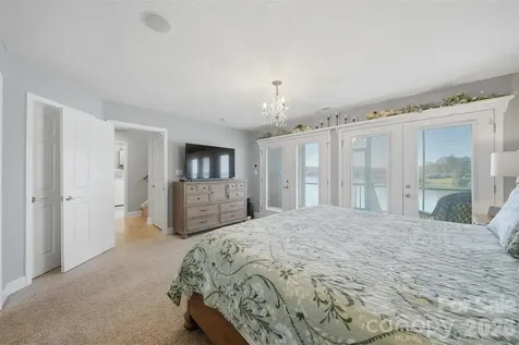 152 Bridge Pointe Lane Hickory NC 28601