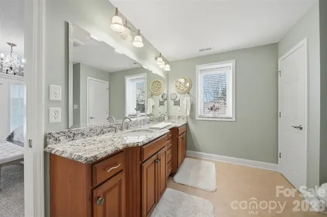 152 Bridge Pointe Lane Hickory NC 28601