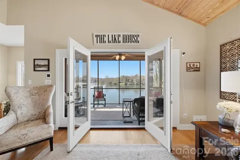 152 Bridge Pointe Lane Hickory NC 28601