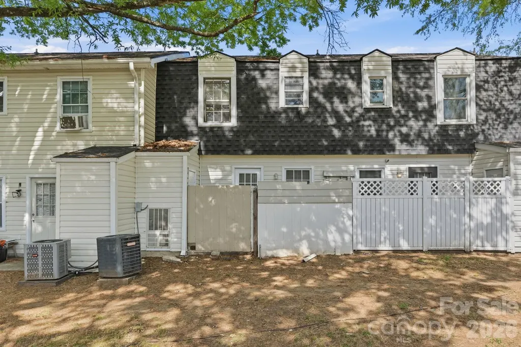 2220 Yorkhills Drive Charlotte NC 28217