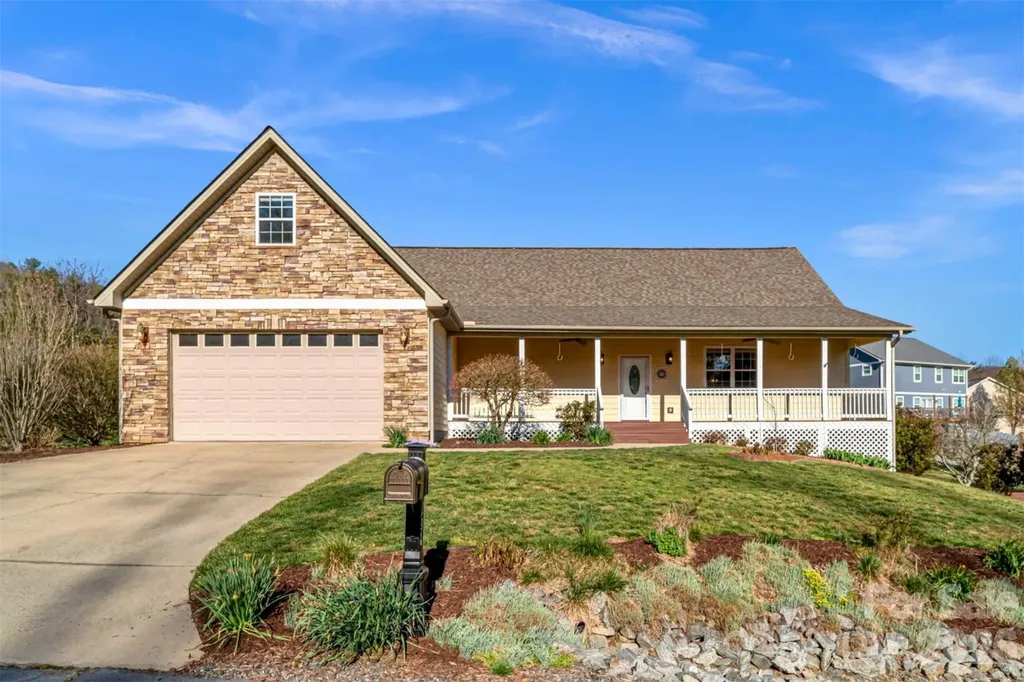 291 N Crab Meadow Drive Hendersonville NC 28739