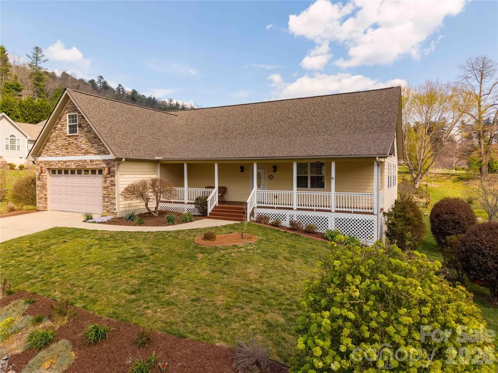 291 N Crab Meadow Drive Hendersonville NC 28739