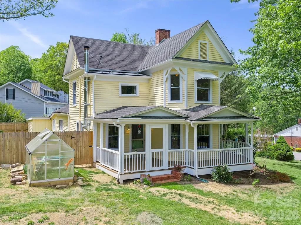 309 Hillside Drive Burnsville NC 28714